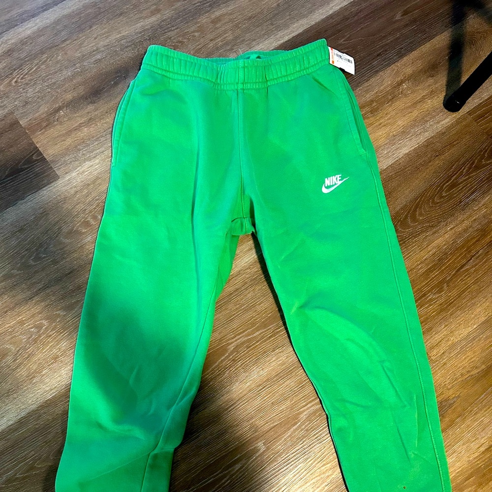 green nike sweatpants